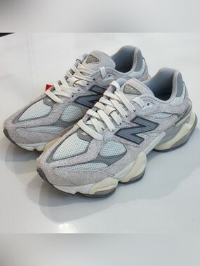 New Balance Men's Cream and Gray Sneakers